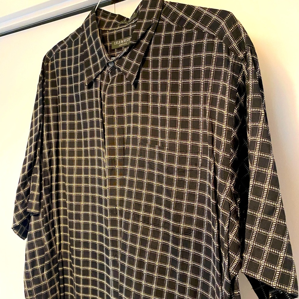 Men’s short sleeved button down, size XL
